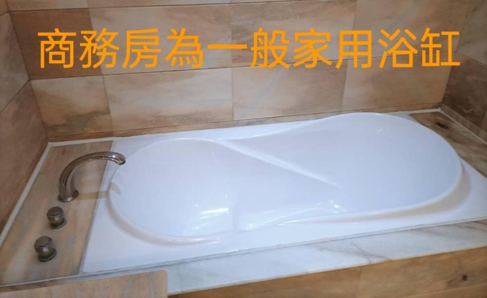 Motel 御花園商務旅舘虎尾舘-金花園汽車旅舘066 Huwei Exterior foto
